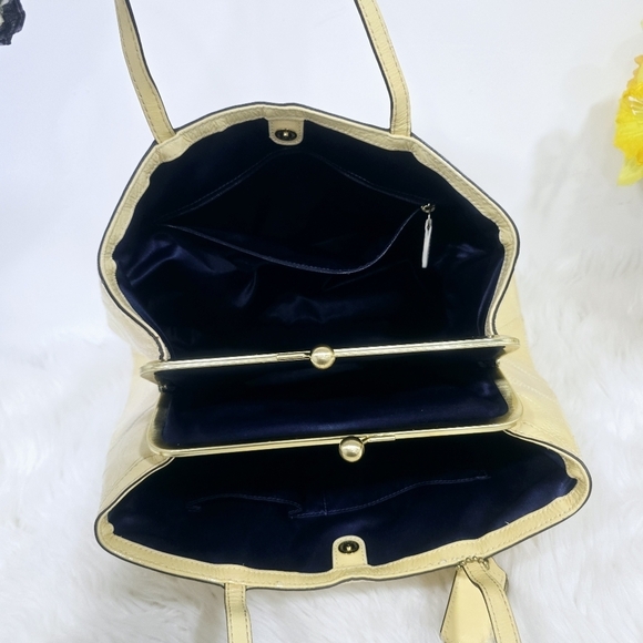 Coach yelow signature shoulder #19215 - Picture 10 of 11